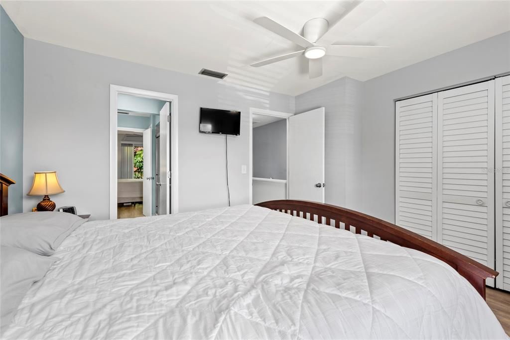 На продажу: $209,000 (2 спален, 1 ванн, 1020 Квадратных фут)