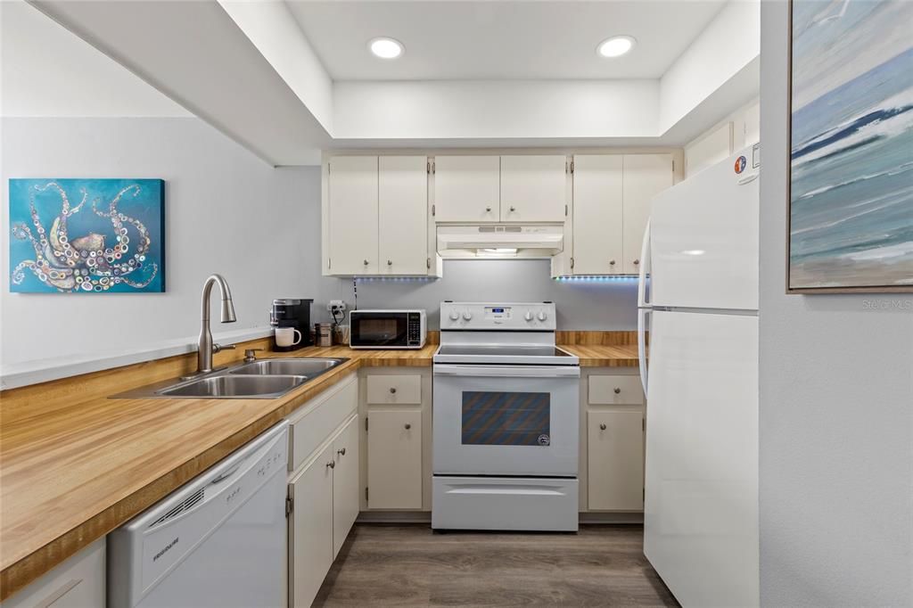 На продажу: $209,000 (2 спален, 1 ванн, 1020 Квадратных фут)