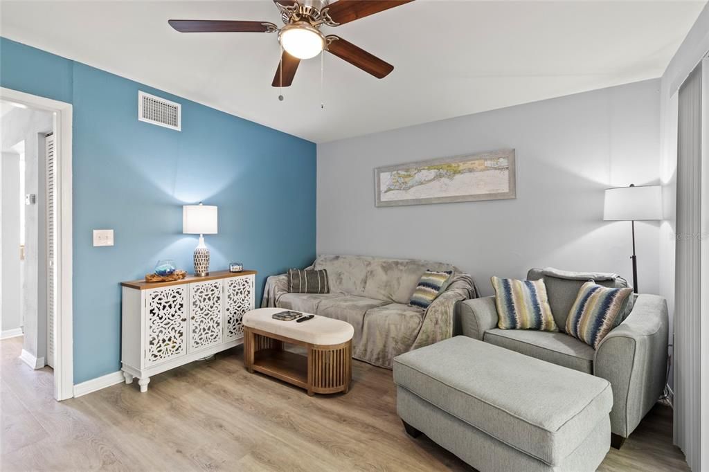 На продажу: $209,000 (2 спален, 1 ванн, 1020 Квадратных фут)