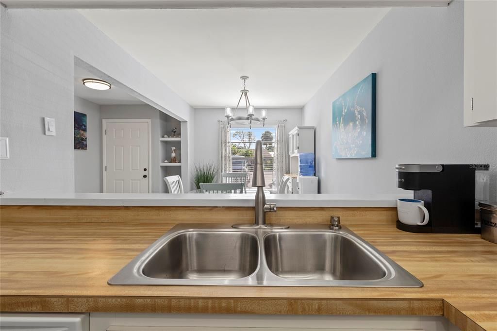 На продажу: $209,000 (2 спален, 1 ванн, 1020 Квадратных фут)