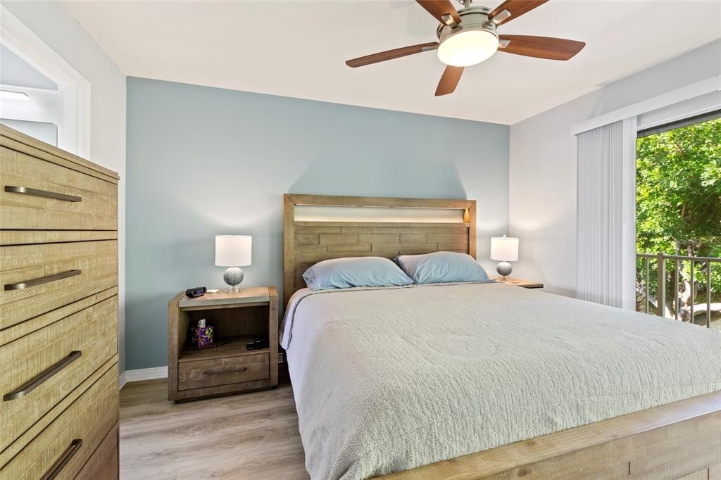 На продажу: $209,000 (2 спален, 1 ванн, 1020 Квадратных фут)