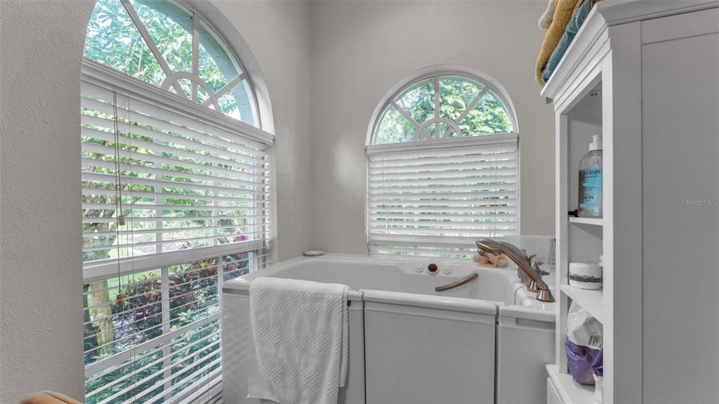 En Venta: $674,900 (3 camas, 3 baños, 2695 Pies cuadrados)