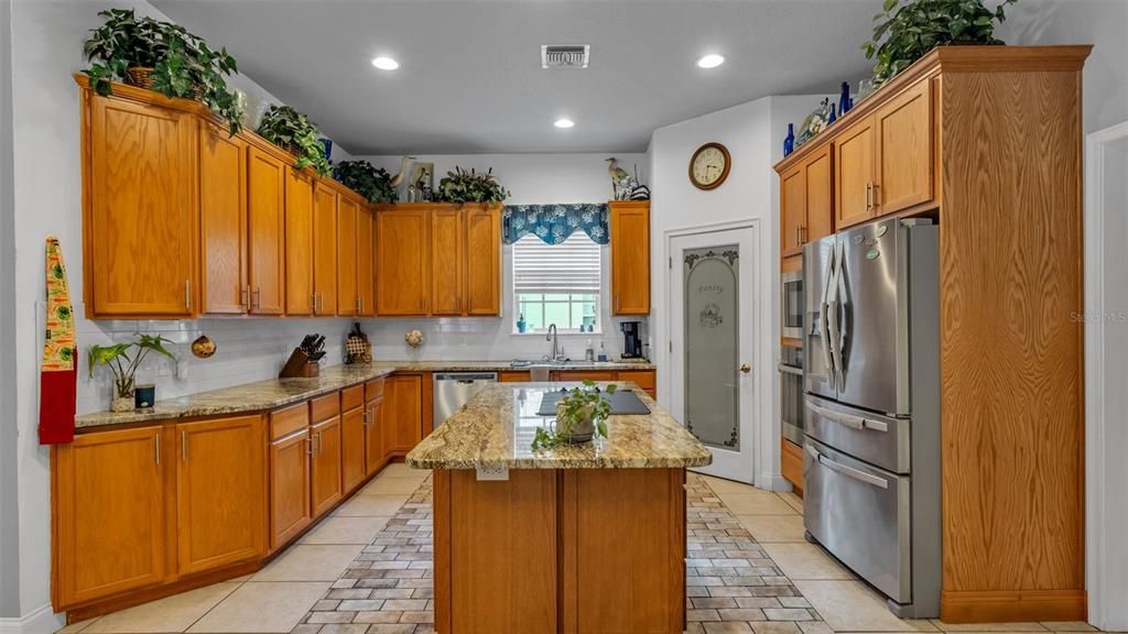 En Venta: $674,900 (3 camas, 3 baños, 2695 Pies cuadrados)