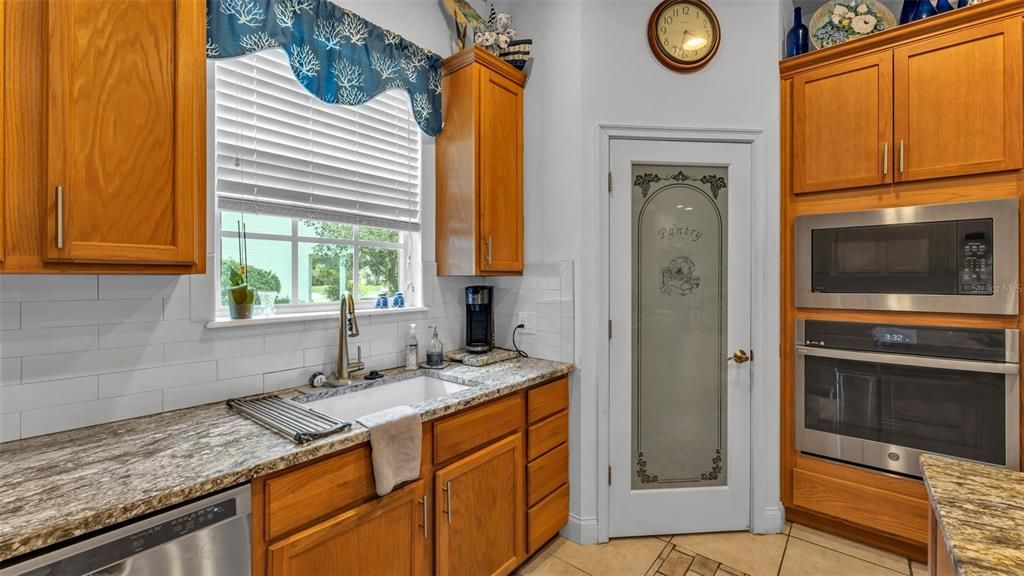 En Venta: $674,900 (3 camas, 3 baños, 2695 Pies cuadrados)