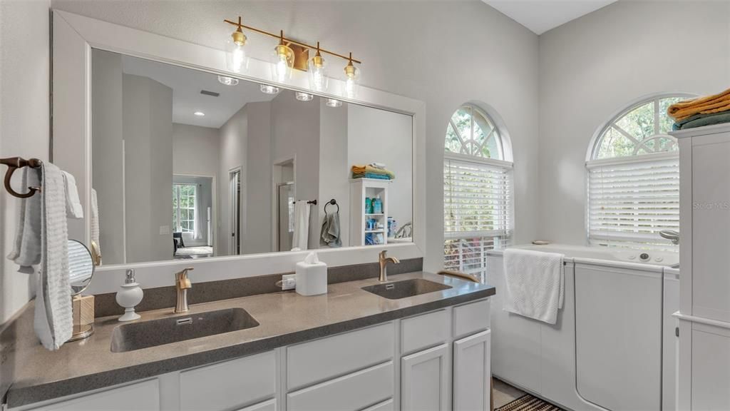 En Venta: $674,900 (3 camas, 3 baños, 2695 Pies cuadrados)