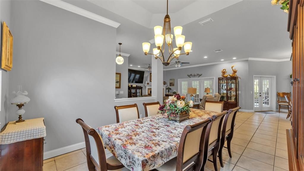 En Venta: $674,900 (3 camas, 3 baños, 2695 Pies cuadrados)