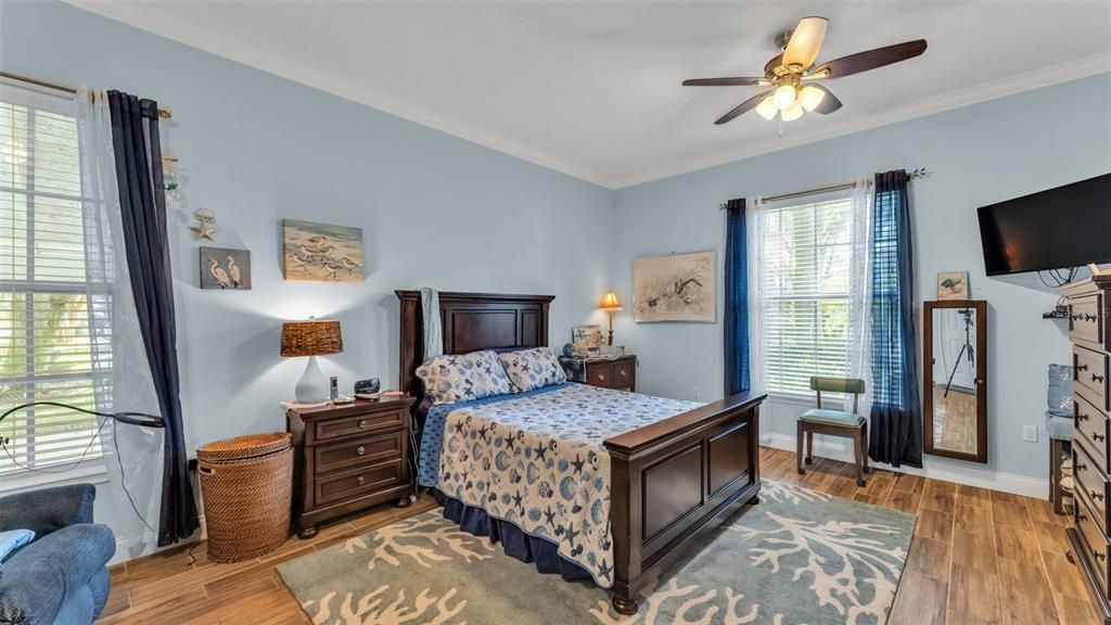 En Venta: $674,900 (3 camas, 3 baños, 2695 Pies cuadrados)