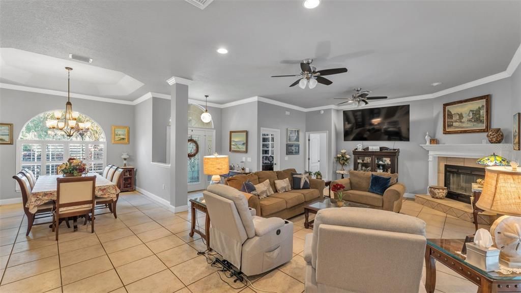 En Venta: $674,900 (3 camas, 3 baños, 2695 Pies cuadrados)