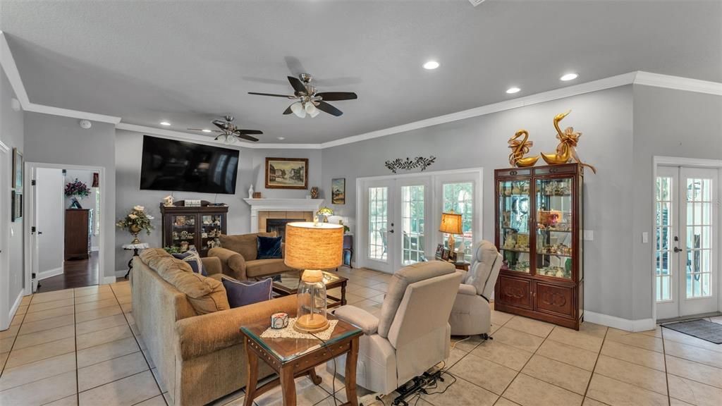 En Venta: $674,900 (3 camas, 3 baños, 2695 Pies cuadrados)