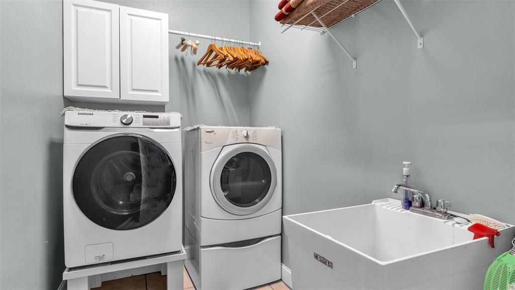 En Venta: $674,900 (3 camas, 3 baños, 2695 Pies cuadrados)