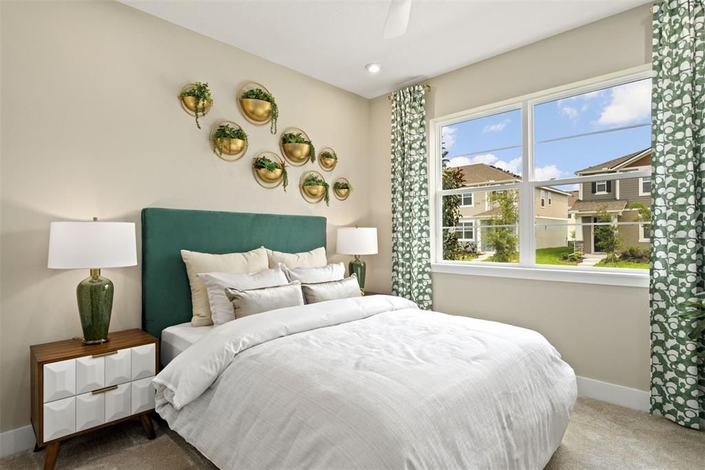 Active With Contract: $665,990 (5 beds, 3 baths, 2582 Square Feet)