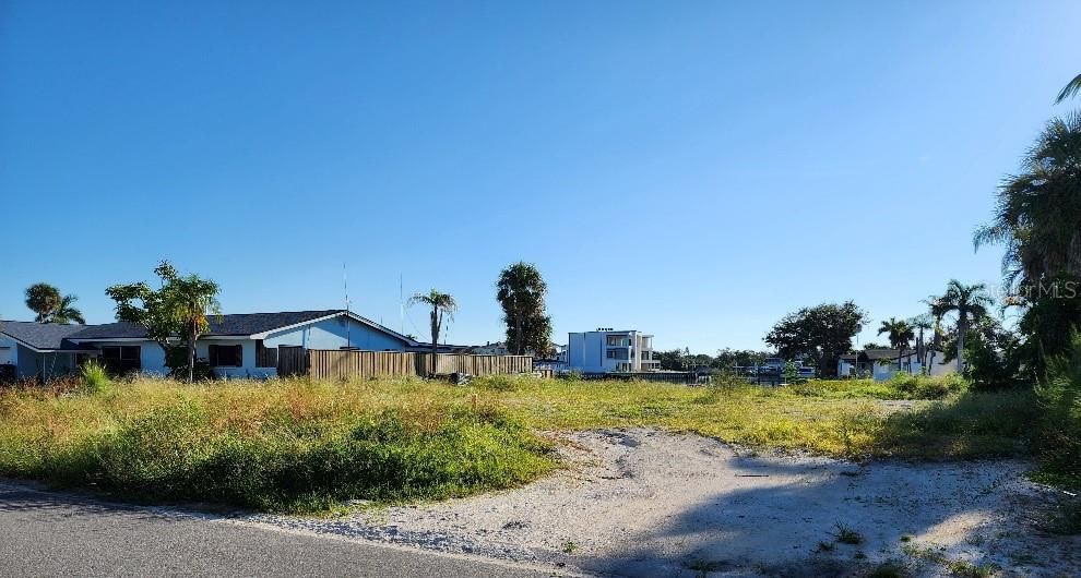 Active With Contract: $950,000 (0.38 acres)