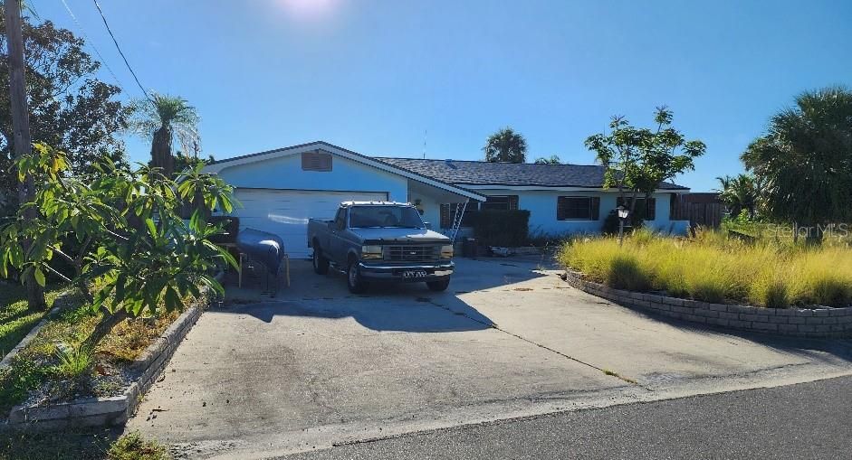 Active With Contract: $950,000 (0.38 acres)