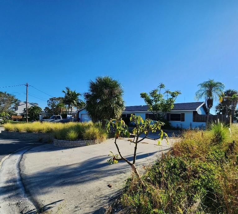 Active With Contract: $950,000 (0.38 acres)