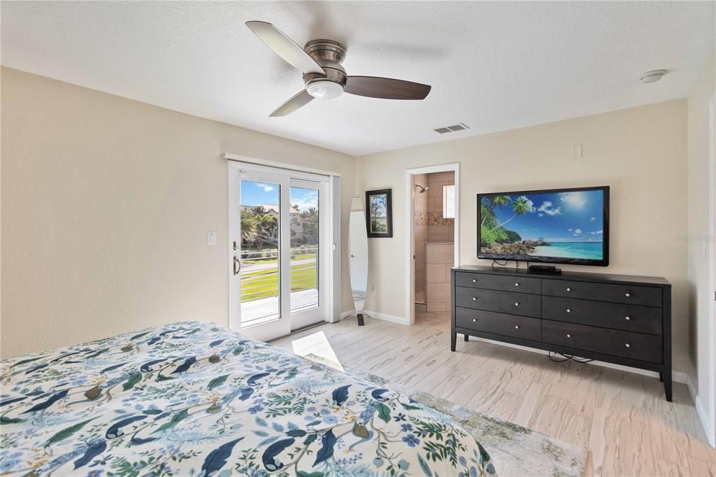 For Sale: $1,250,000 (3 beds, 2 baths, 2556 Square Feet)