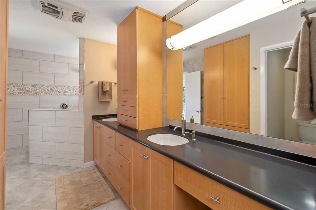 For Sale: $1,250,000 (3 beds, 2 baths, 2556 Square Feet)