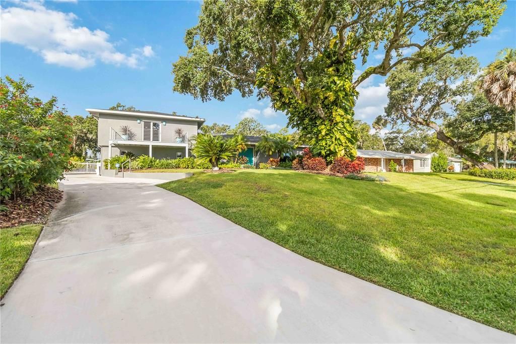 For Sale: $1,250,000 (3 beds, 2 baths, 2556 Square Feet)