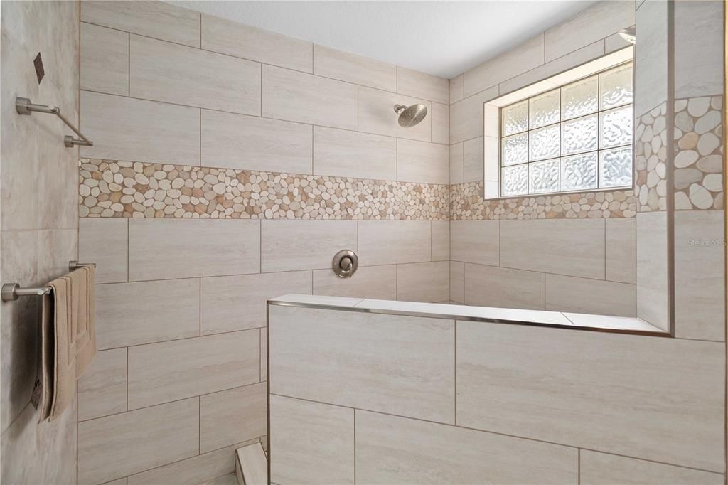 For Sale: $1,250,000 (3 beds, 2 baths, 2556 Square Feet)