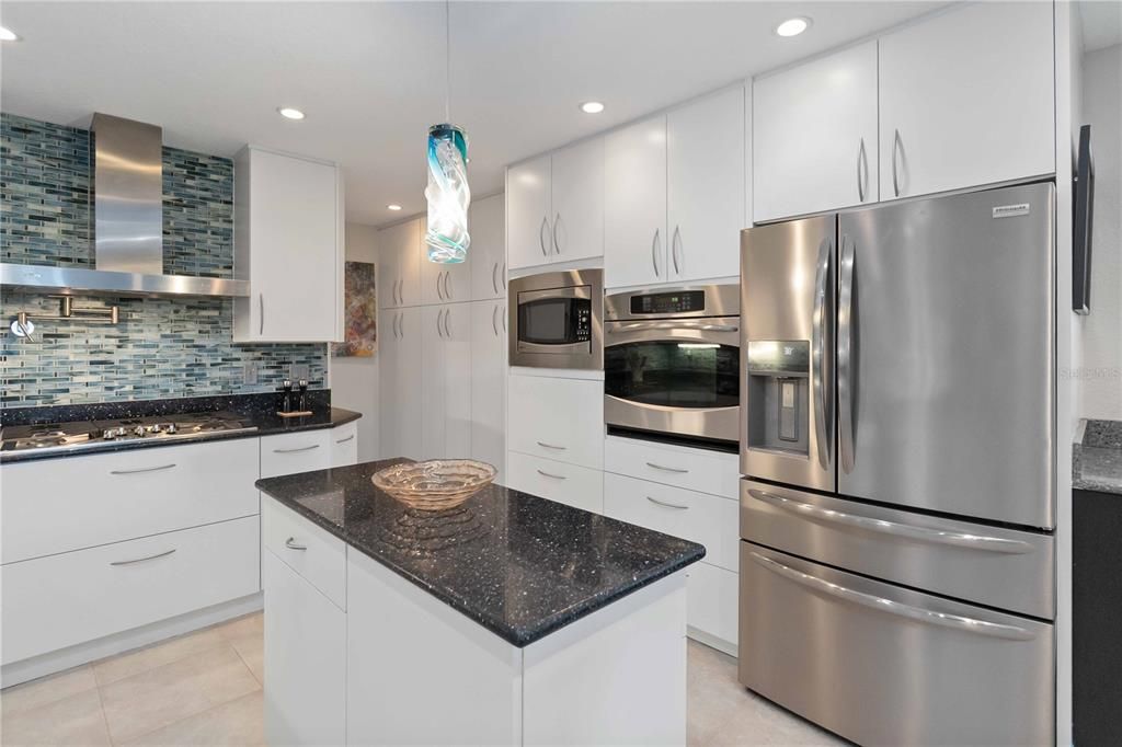 For Sale: $1,250,000 (3 beds, 2 baths, 2556 Square Feet)