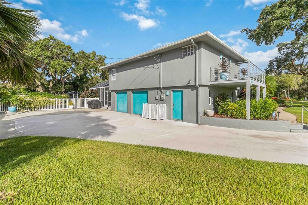 For Sale: $1,250,000 (3 beds, 2 baths, 2556 Square Feet)