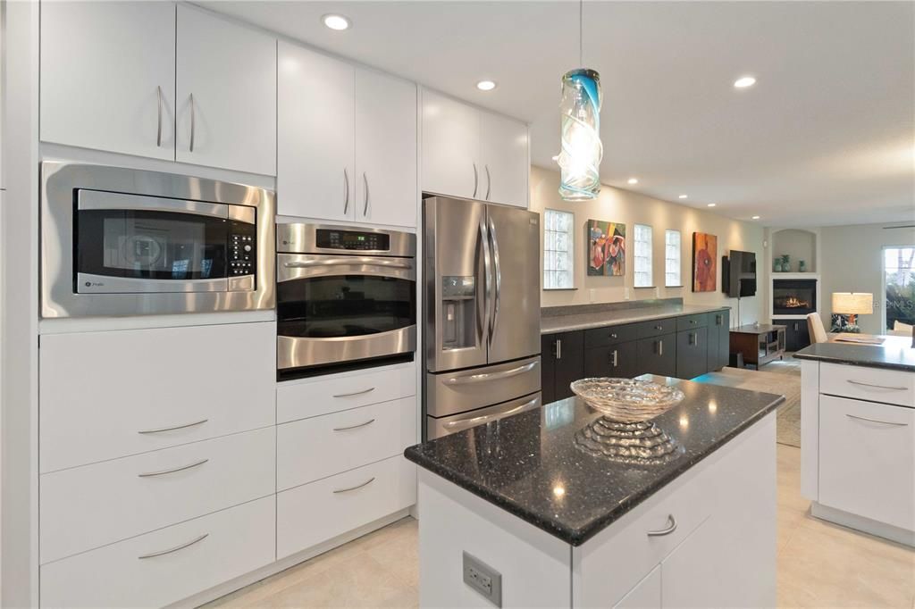 For Sale: $1,250,000 (3 beds, 2 baths, 2556 Square Feet)