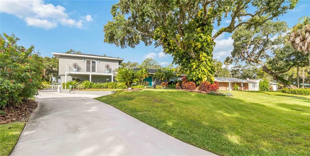 For Sale: $1,250,000 (3 beds, 2 baths, 2556 Square Feet)