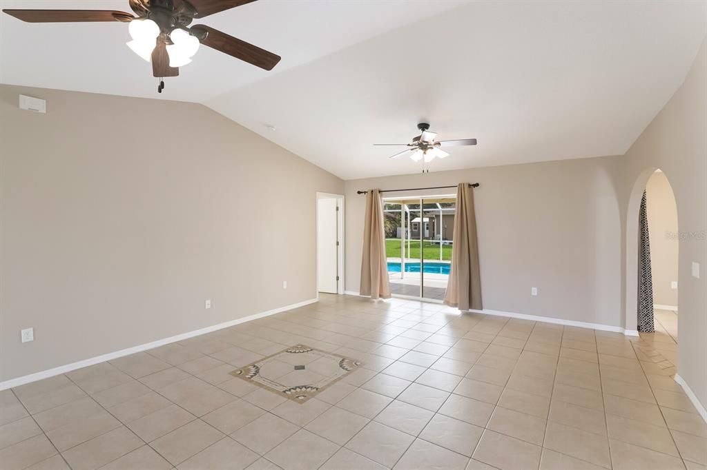 出租: $2,600 (3 贝兹, 2 浴室, 1858 平方英尺)