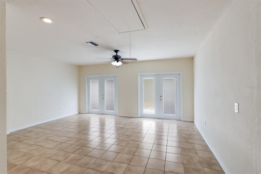 出租: $2,600 (3 贝兹, 2 浴室, 1858 平方英尺)