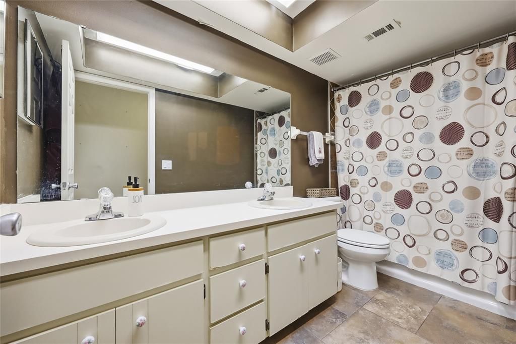 For Sale: $539,000 (4 beds, 2 baths, 1925 Square Feet)