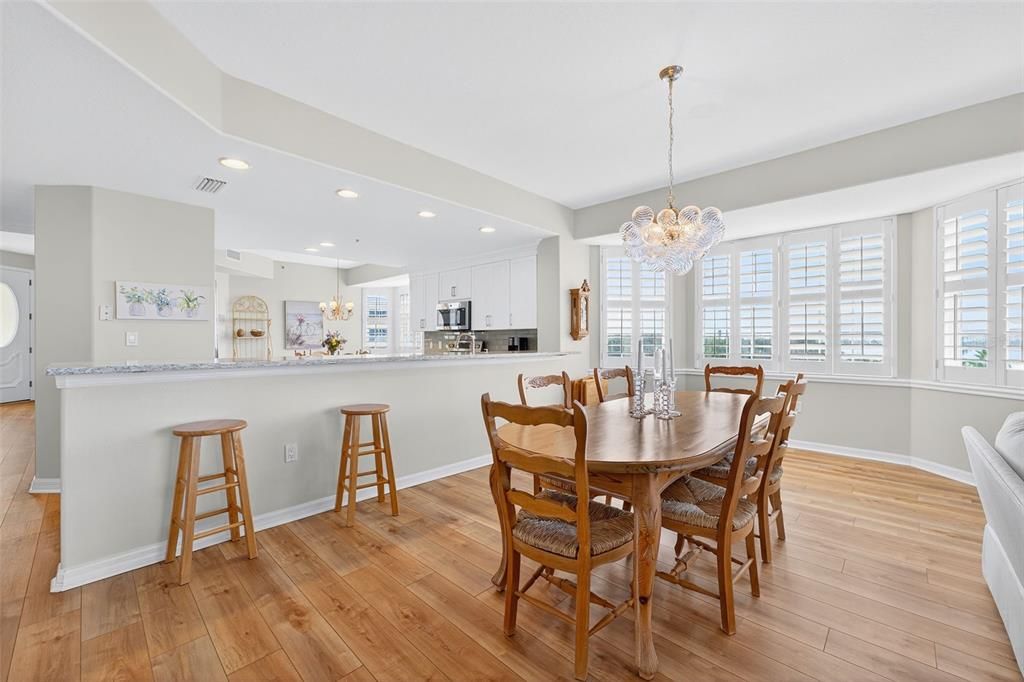 待售: $875,000 (3 贝兹, 3 浴室, 2100 平方英尺)