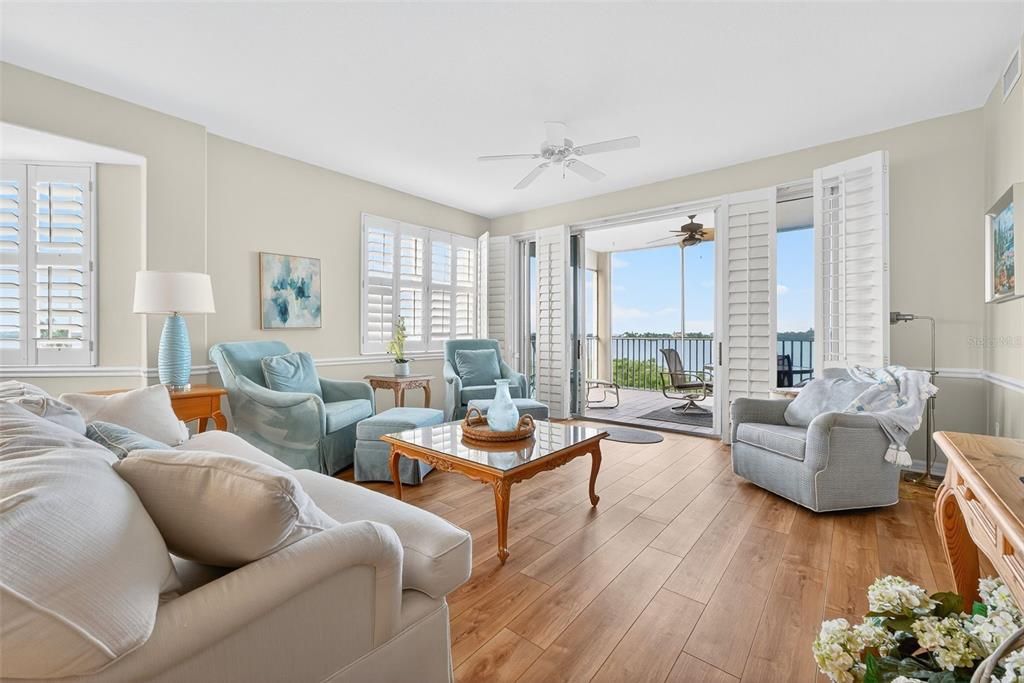 待售: $875,000 (3 贝兹, 3 浴室, 2100 平方英尺)