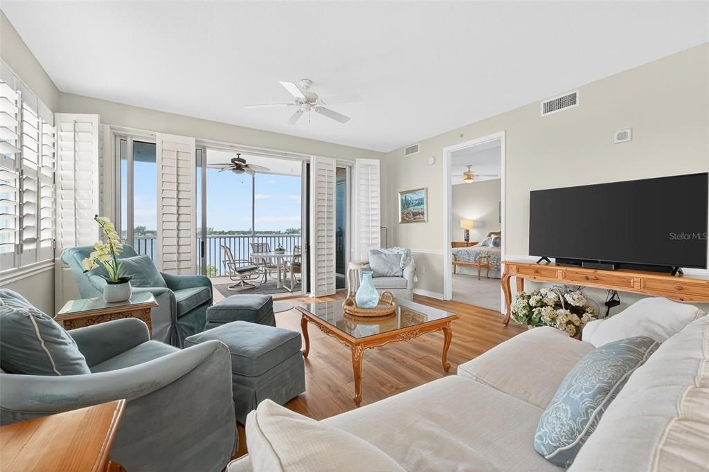 待售: $875,000 (3 贝兹, 3 浴室, 2100 平方英尺)