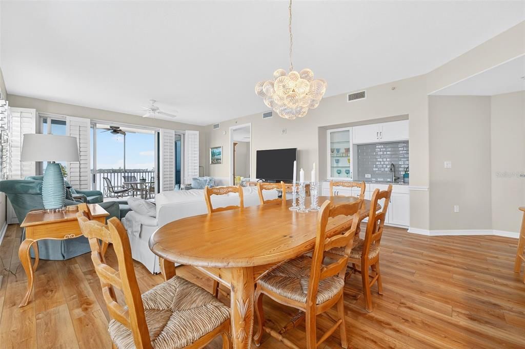 待售: $875,000 (3 贝兹, 3 浴室, 2100 平方英尺)