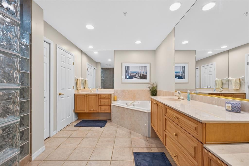 待售: $875,000 (3 贝兹, 3 浴室, 2100 平方英尺)