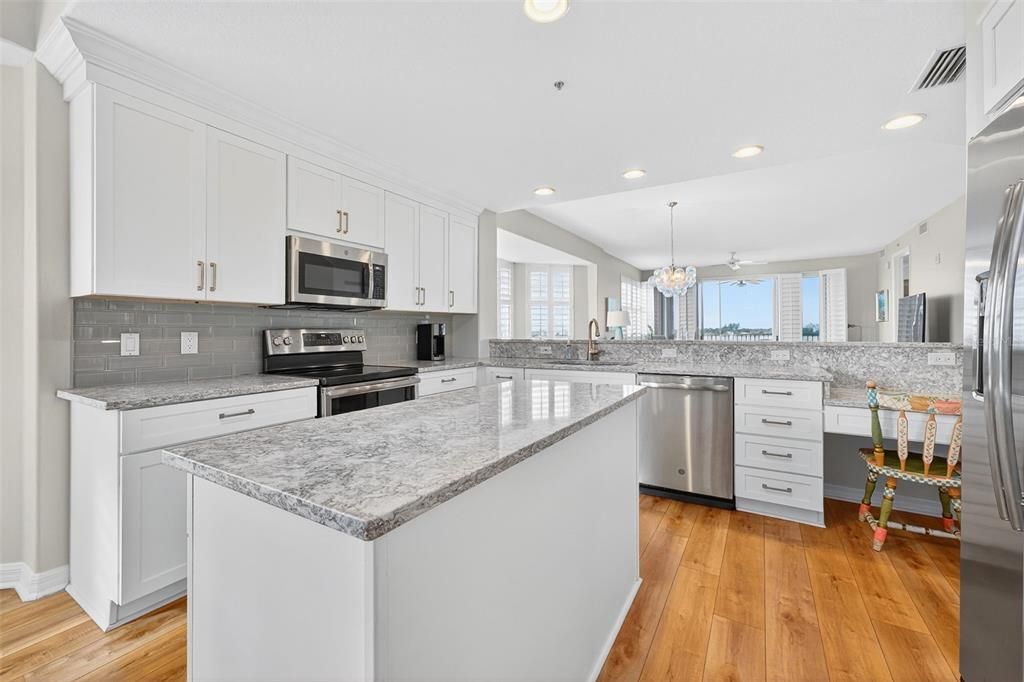 待售: $875,000 (3 贝兹, 3 浴室, 2100 平方英尺)