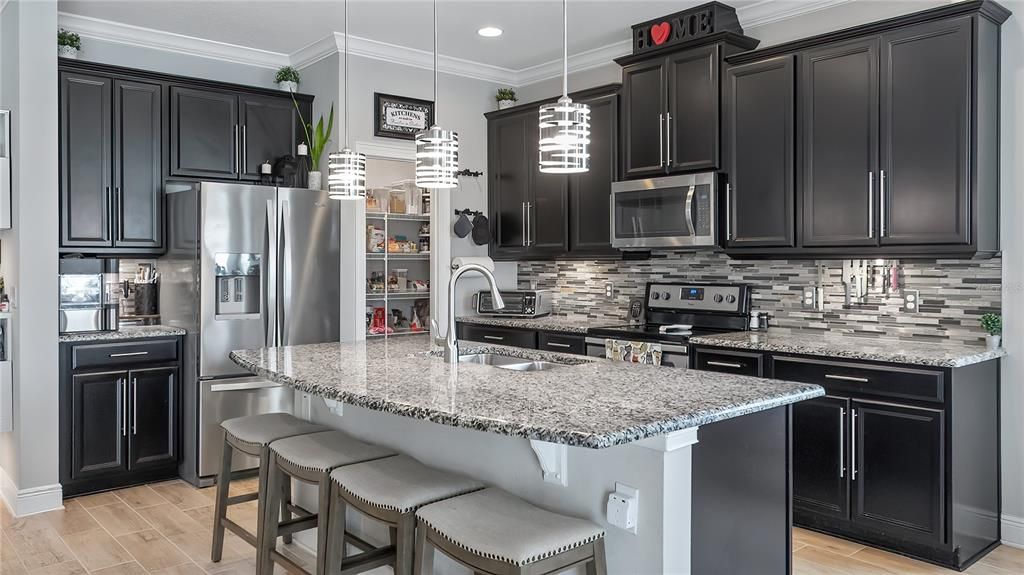 合同活跃: $519,900 (3 贝兹, 2 浴室, 2099 平方英尺)