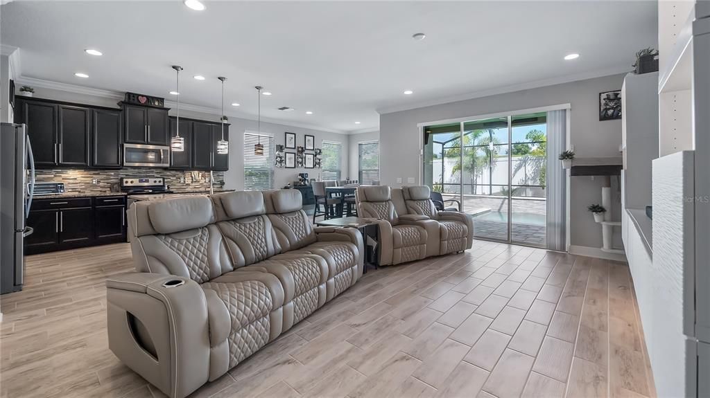 合同活跃: $519,900 (3 贝兹, 2 浴室, 2099 平方英尺)