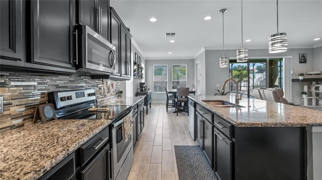 合同活跃: $519,900 (3 贝兹, 2 浴室, 2099 平方英尺)