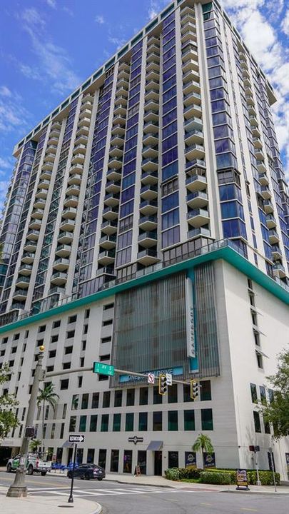 Active With Contract: $1,100,000 (2 beds, 2 baths, 1930 Square Feet)