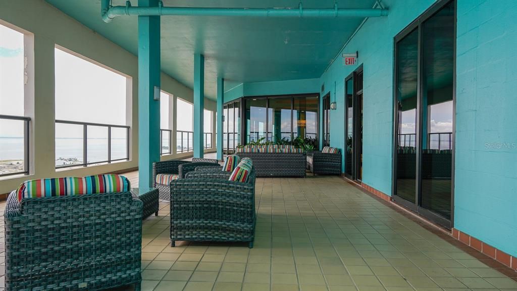 Active With Contract: $1,100,000 (2 beds, 2 baths, 1930 Square Feet)