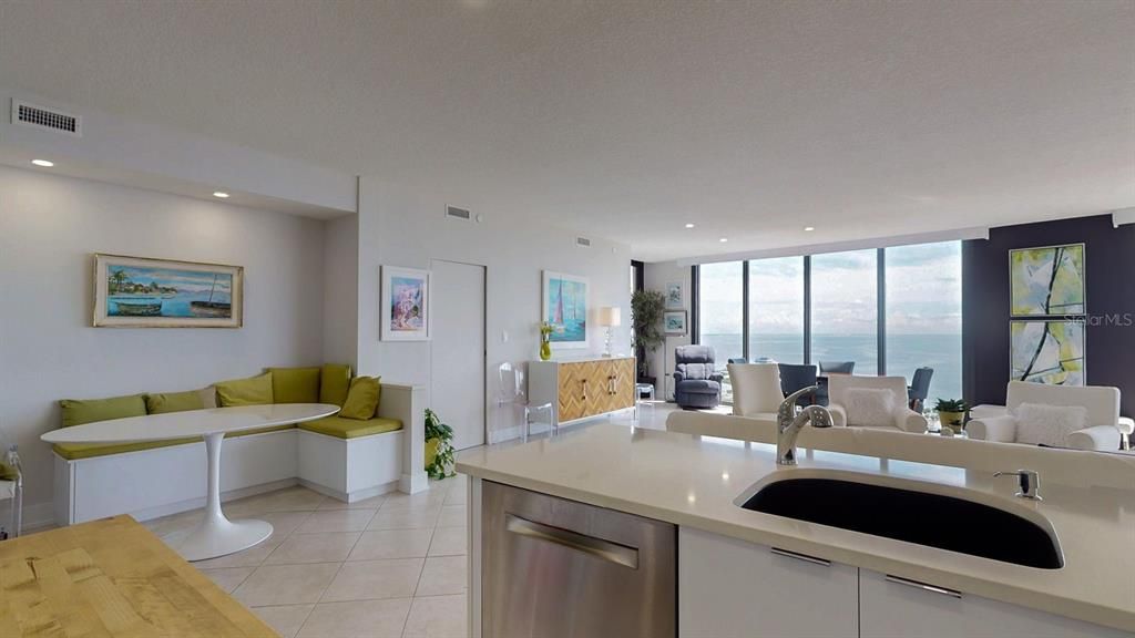 Active With Contract: $1,100,000 (2 beds, 2 baths, 1930 Square Feet)