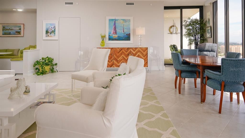 Active With Contract: $1,100,000 (2 beds, 2 baths, 1930 Square Feet)