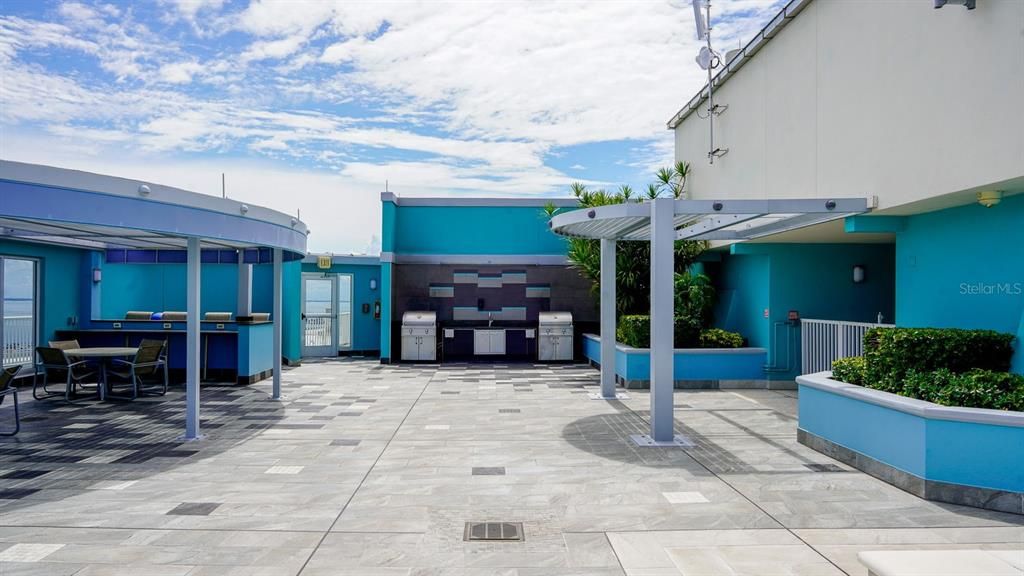 Active With Contract: $1,100,000 (2 beds, 2 baths, 1930 Square Feet)