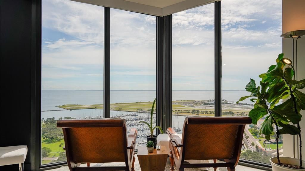 Active With Contract: $1,100,000 (2 beds, 2 baths, 1930 Square Feet)