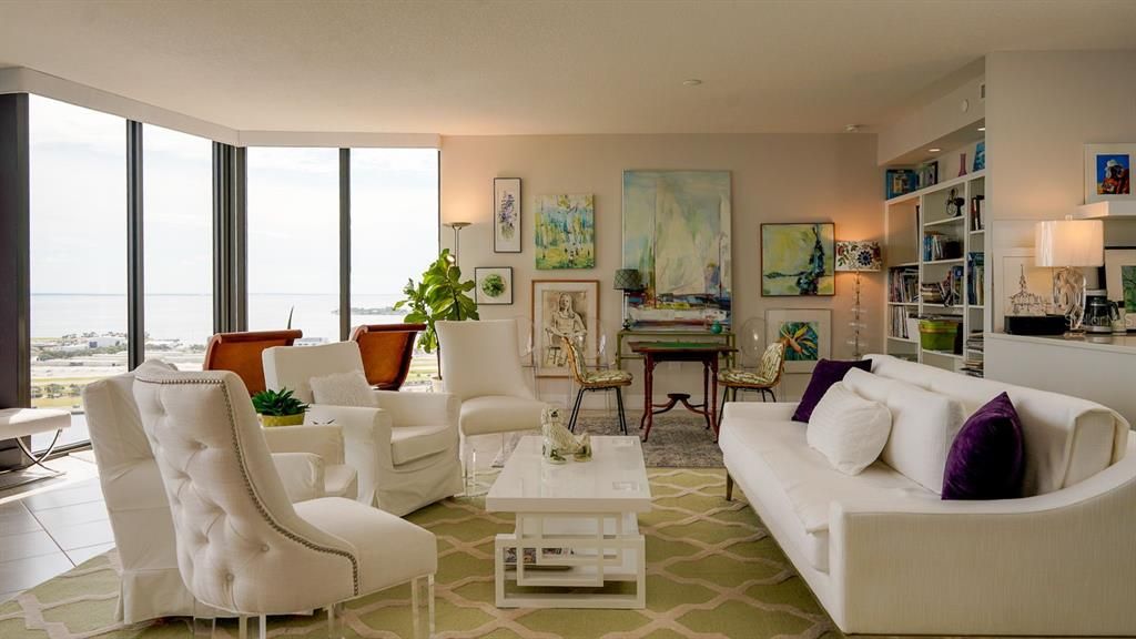 Active With Contract: $1,100,000 (2 beds, 2 baths, 1930 Square Feet)