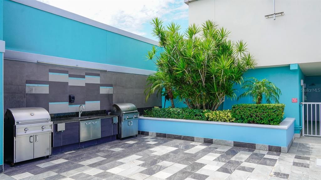 Active With Contract: $1,100,000 (2 beds, 2 baths, 1930 Square Feet)