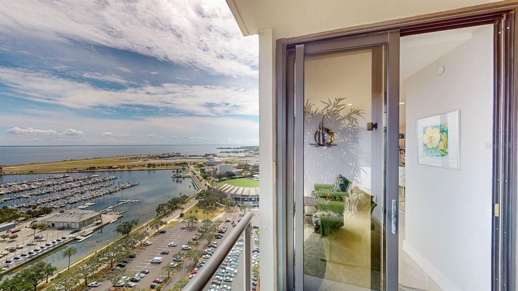 Active With Contract: $1,100,000 (2 beds, 2 baths, 1930 Square Feet)