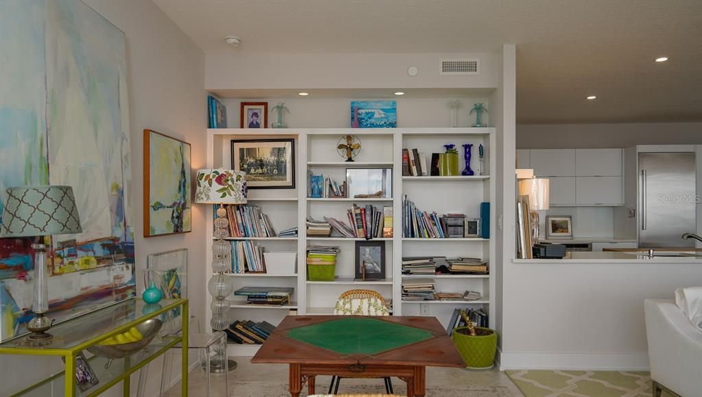 Active With Contract: $1,100,000 (2 beds, 2 baths, 1930 Square Feet)