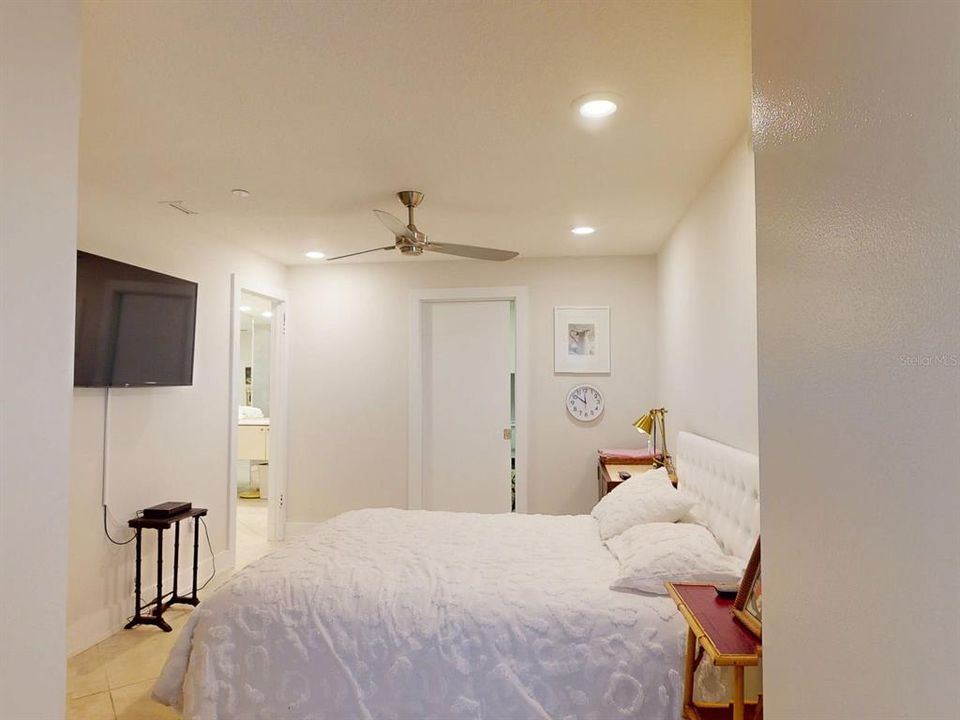 Active With Contract: $1,100,000 (2 beds, 2 baths, 1930 Square Feet)