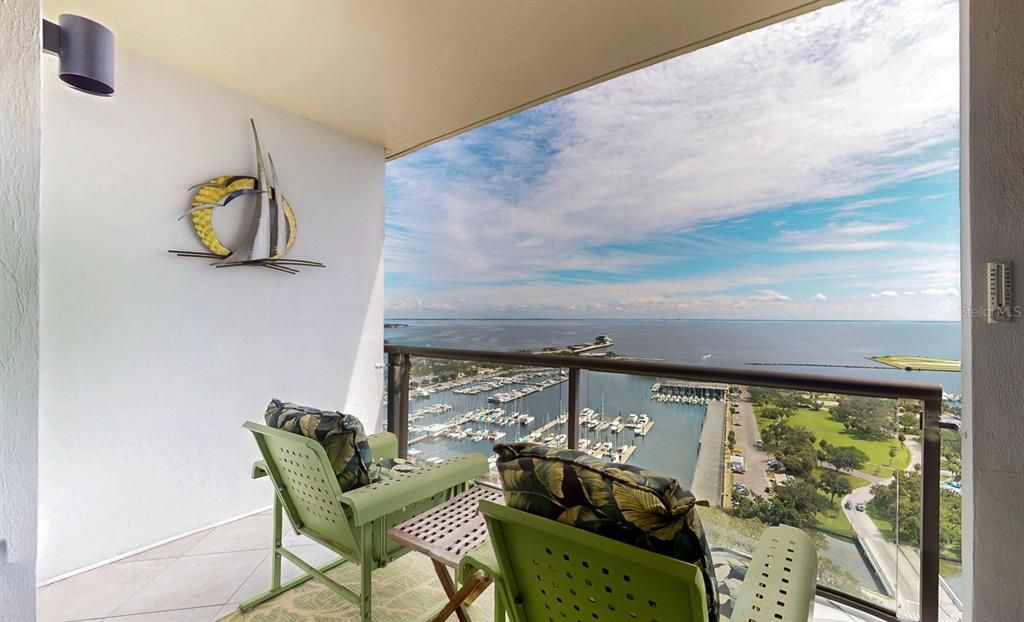 Active With Contract: $1,100,000 (2 beds, 2 baths, 1930 Square Feet)